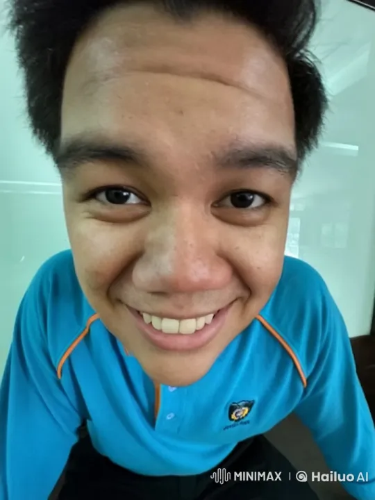 Joyful Person Enjoying Food, Engaging with Viewer – AI Generated Video | Hailuo AI