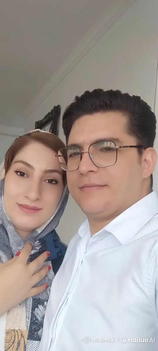 Animated Live2D Selfie Captures Couple's Intimate Moment – AI Generated Video | Hailuo AI