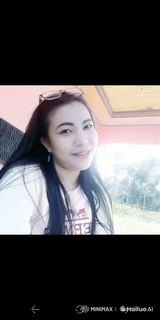 Smiling Person in Motion – AI Generated Video | Hailuo AI