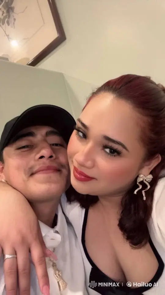Affectionate Kiss Between Happy Couple – AI Generated Video | Hailuo AI