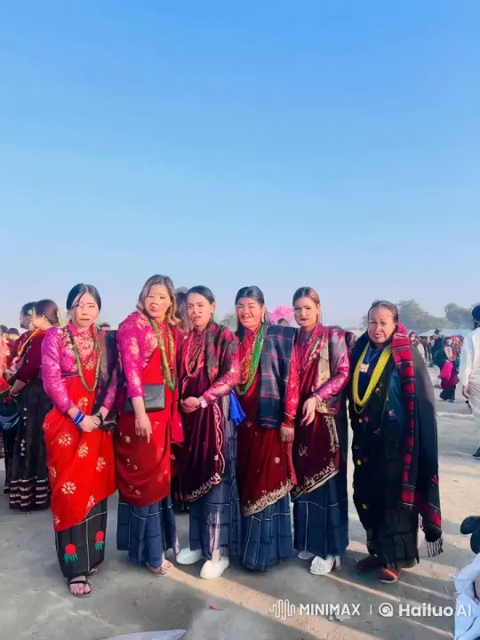 Traditional-Clothed Women's Argument Turns to Panic and Flight – AI Generated Video | Hailuo AI