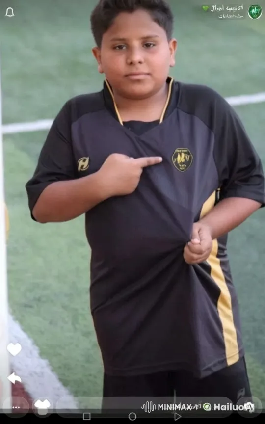 Young Athlete Proudly Showcases Logo on Shirt – AI Generated Video | Hailuo AI