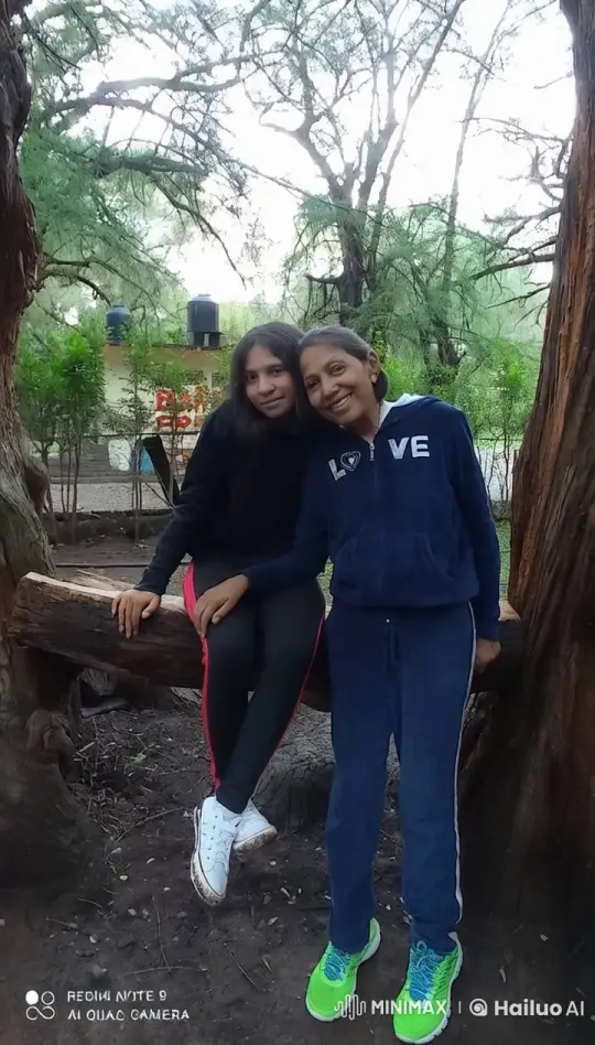 Affectionate Embrace in a Lush Green Setting – AI Generated Video | Hailuo AI