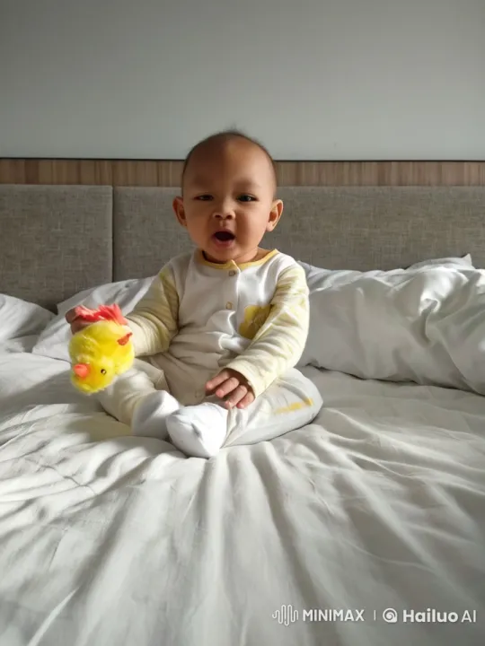 Baby Fights Toy Chick Doll in Playful Scuffle – AI Generated Video | Hailuo AI