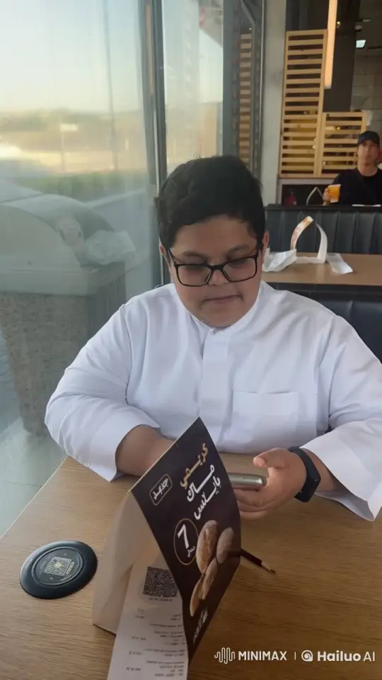 Casual Dining Scene with Engaged Diner in Live2D Animation – AI Generated Video | Hailuo AI