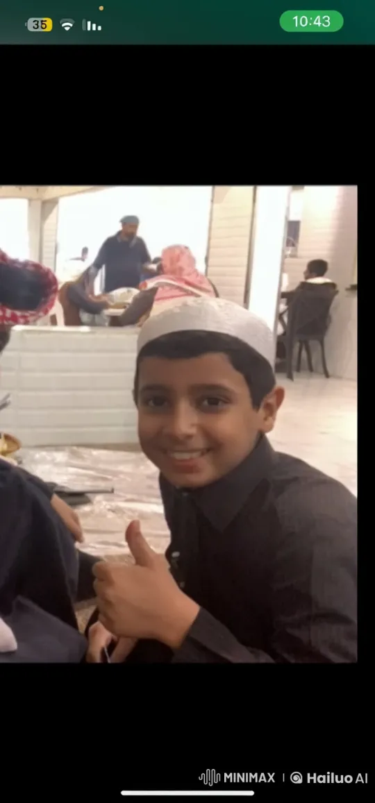 Boy Gives Thumbs-Up at Family Gathering – AI Generated Video | Hailuo AI