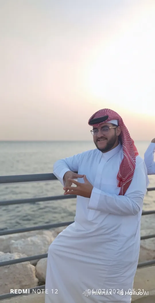 Seaside Relaxation: Man Enjoying Sunset in Thobe and Ghutra – AI Generated Video | Hailuo AI