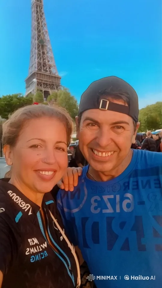 Romantic Couple Kissing in Front of Eiffel Tower – AI Generated Video | Hailuo AI