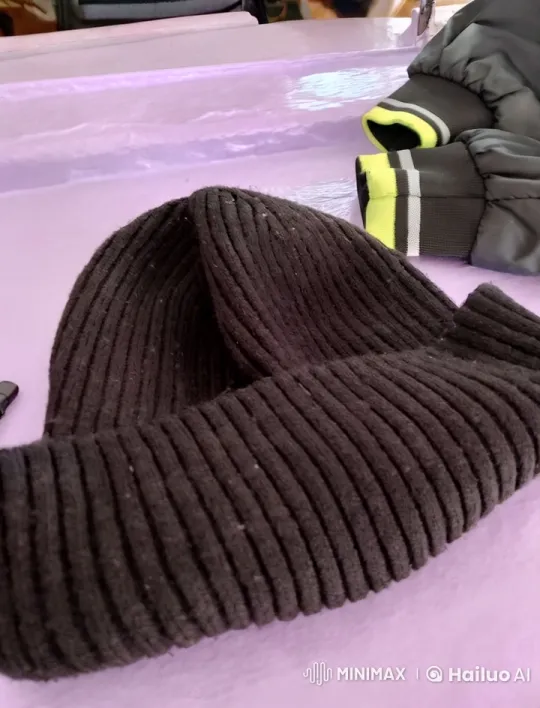 Ribbed Hat Transforms into Exploding Bird – AI Generated Video | Hailuo AI