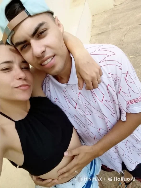 Couple's Intimate Moment Captured in Live2D Video – AI Generated Video | Hailuo AI
