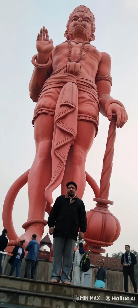 Live2D Video of People Admiring a Majestic Hanuman Statue – AI Generated Video | Hailuo AI