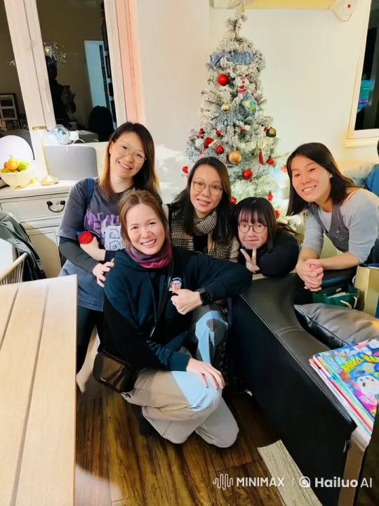 Cozy Living Room Christmas Gathering with Playful Friends – AI Generated Video | Hailuo AI