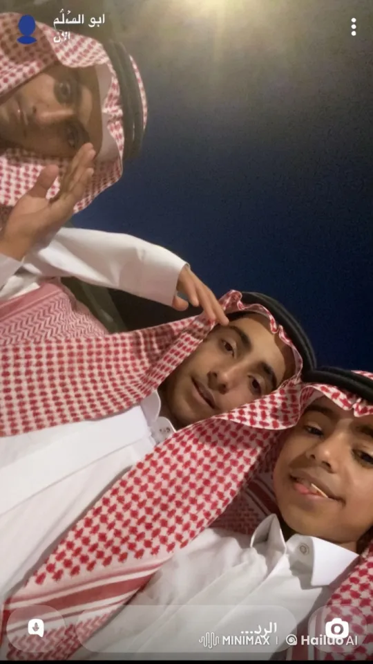 Saudi Men in Thobes Celebrate with Gestures and Smiles – AI Generated Video | Hailuo AI