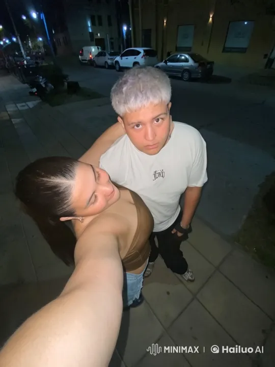 Nighttime Drama on City Sidewalk – AI Generated Video | Hailuo AI
