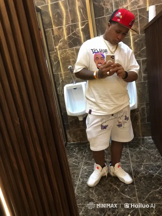 Young Man Taking Selfie in Luxury Bathroom – AI Generated Video | Hailuo AI
