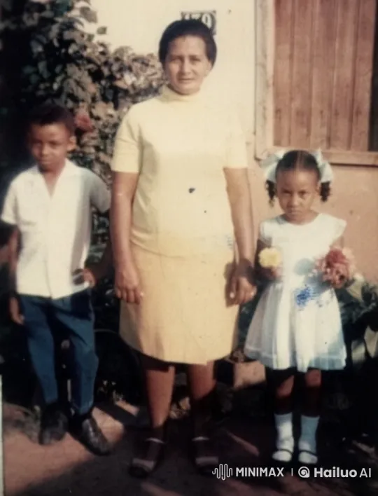 Vintage Family Portrait: Woman and Two Children – AI Generated Video | Hailuo AI