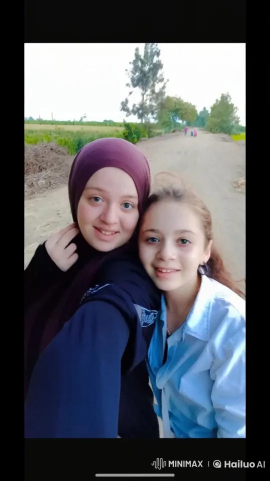 Friends' Emotional Shift from Joy to Tears Over Watermelon – AI Generated Video | Hailuo AI