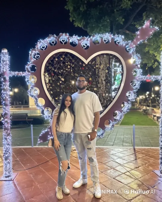 Romantic Proposal in Sparkling Park Setting – AI Generated Video | Hailuo AI