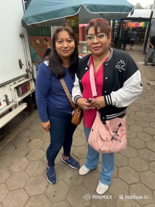 Sidewalk Argument Escalates to Physical Confrontation – AI Generated Video | Hailuo AI