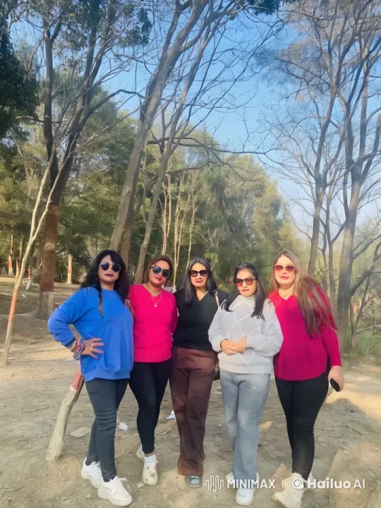 Women Enjoy Outing, Engage in Playful Argument – AI Generated Video | Hailuo AI