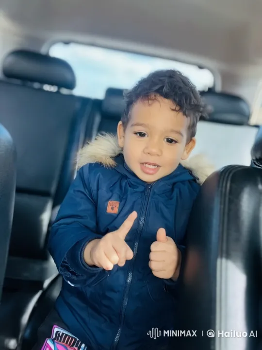 Child Enthusiastically Gestures in Car Backseat – AI Generated Video | Hailuo AI