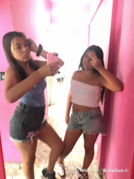 Girls Defend Themselves in Pink Room – AI Generated Video | Hailuo AI