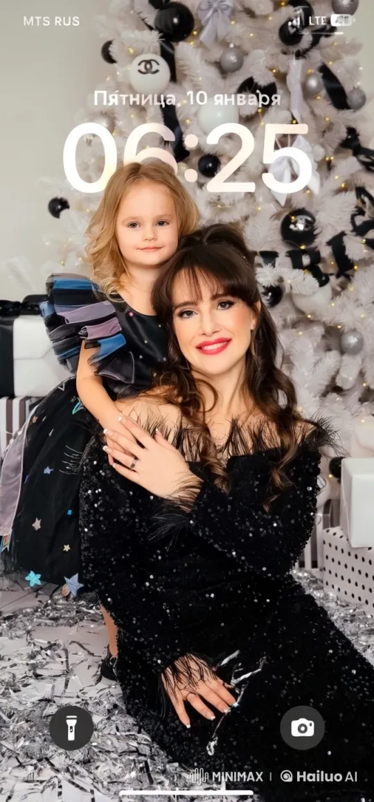 Family Bonding by a Festive Christmas Tree – AI Generated Video | Hailuo AI
