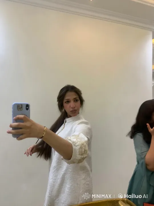 Selfie and Smoking: A Gentle, Calm Scene – AI Generated Video | Hailuo AI