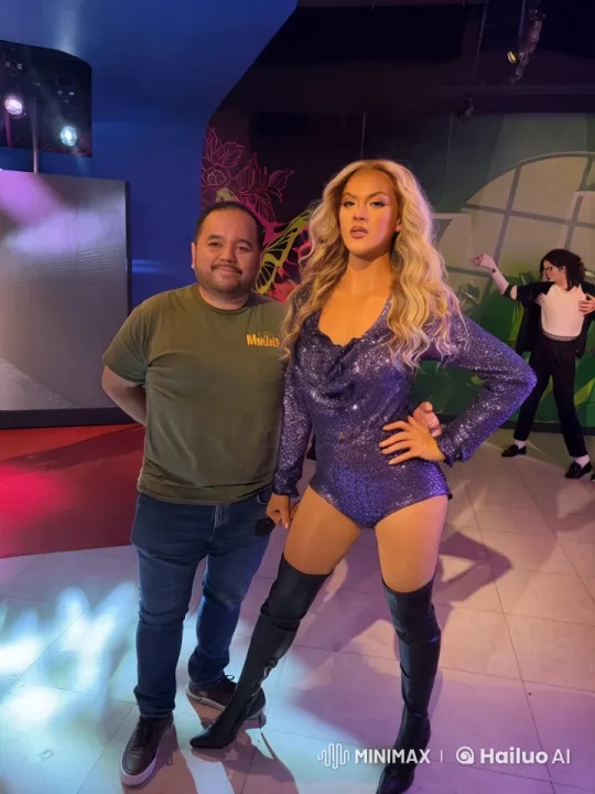 Colorful Fashionable Duo Poses with Vibrant Background – AI Generated Video | Hailuo AI