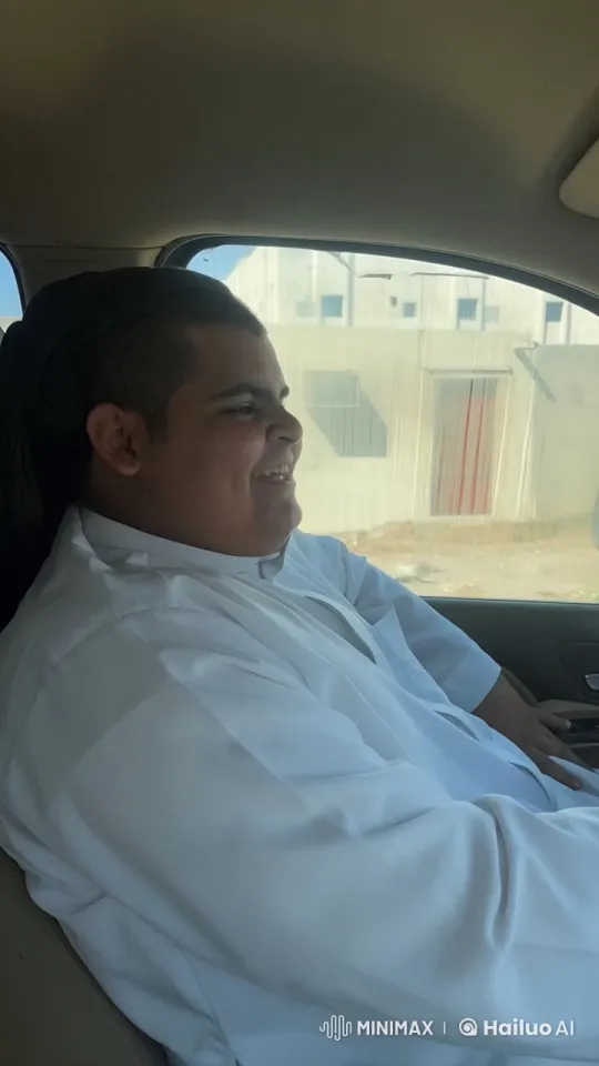 Individual Smokes Calmly in Parked Vehicle – AI Generated Video | Hailuo AI