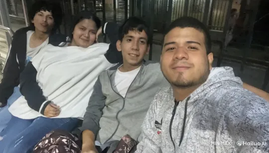 Friends Enjoying Casual Outdoors Hangout – AI Generated Video | Hailuo AI