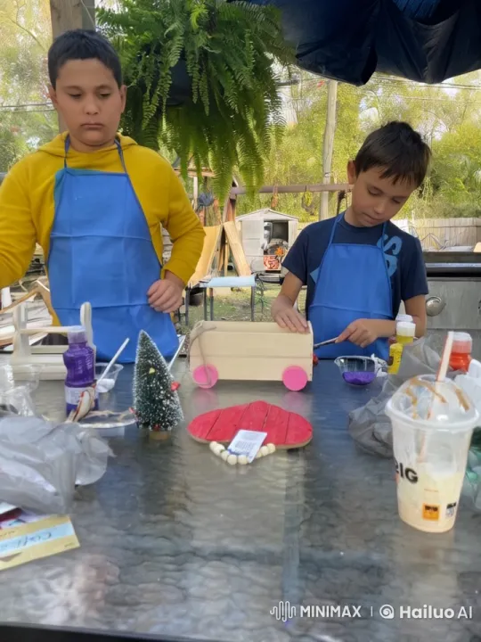 Boys' Arts and Crafts Activity Turns Messy – AI Generated Video | Hailuo AI
