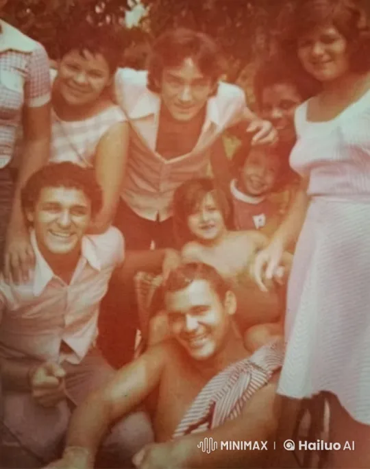 1970s-Style Friendship Gathering in a Sunny Park – AI Generated Video | Hailuo AI
