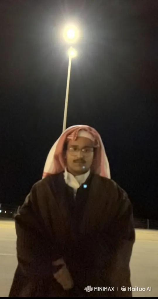 Middle Eastern Man Smoking Under Streetlight at Night – AI Generated Video | Hailuo AI