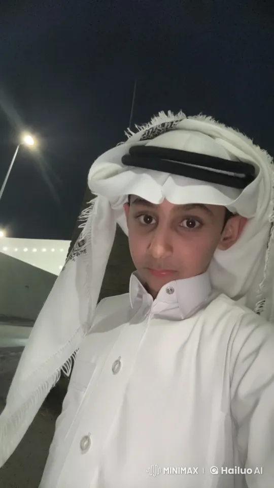 Traditional Arab Attire at Night: A Serene Scene – AI Generated Video | Hailuo AI