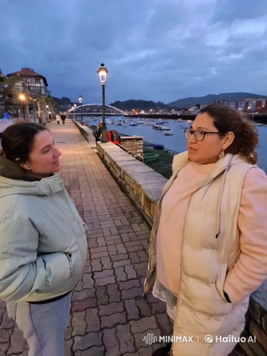 Women Escape UFO Chase on Waterfront Promenade – AI Generated Video | Hailuo AI