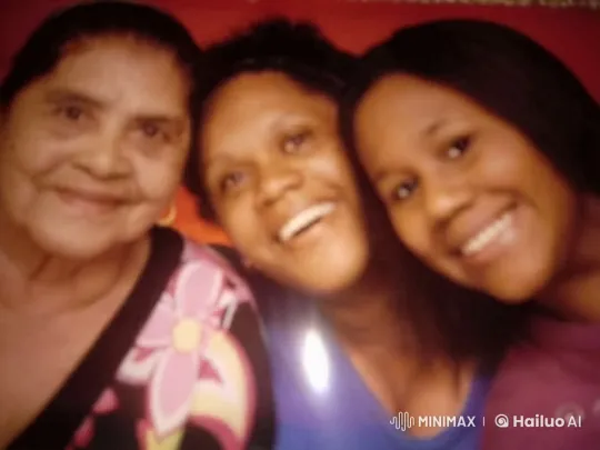 Colorful Portrait: Three People in Vibrant Outfits – AI Generated Video | Hailuo AI