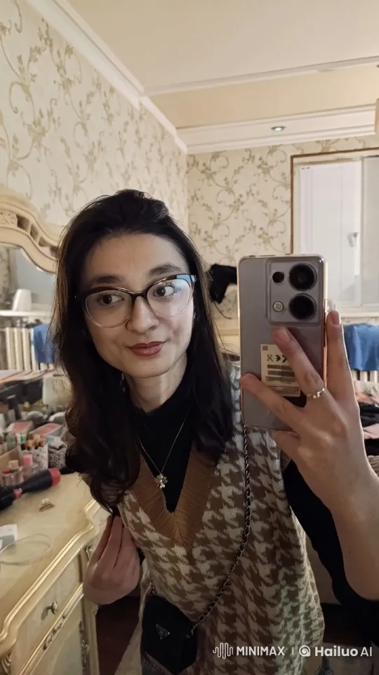 Cozy Room Ambiance Captured in Mirror Selfie Video – AI Generated Video | Hailuo AI