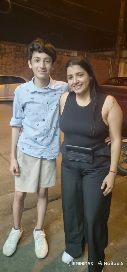 Nighttime Street Scene: Young Couple's Playful Interaction – AI Generated Video | Hailuo AI