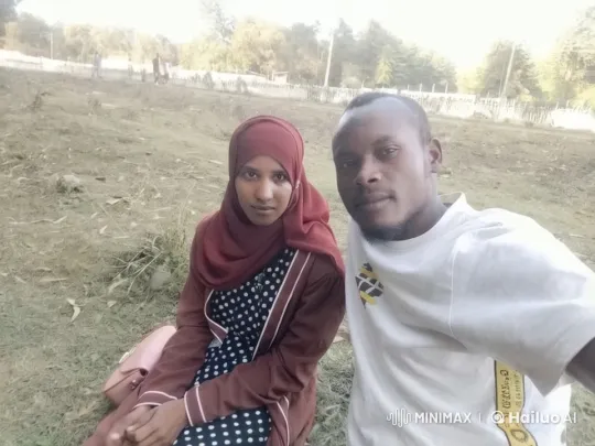 Couple Enjoying Outdoors, Taking a Selfie – AI Generated Video | Hailuo AI