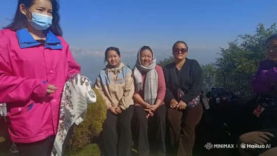 Friends Enjoy Sunny Day with Dance and Laughter – AI Generated Video | Hailuo AI