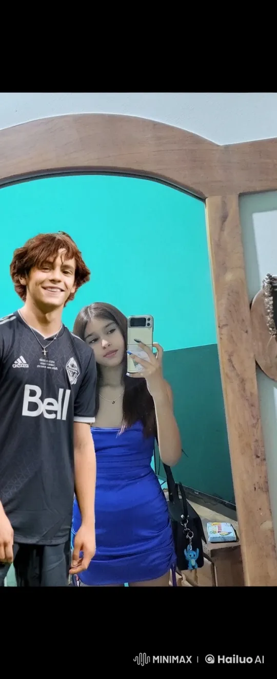 Couple's Affectionate Moment in Mirror – AI Generated Video | Hailuo AI