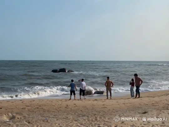 Beachgoers Flee Tsunami Warning on Seaside – AI Generated Video | Hailuo AI