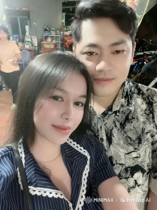 Couple's Playful Interaction in Cozy Indoor Setting – AI Generated Video | Hailuo AI
