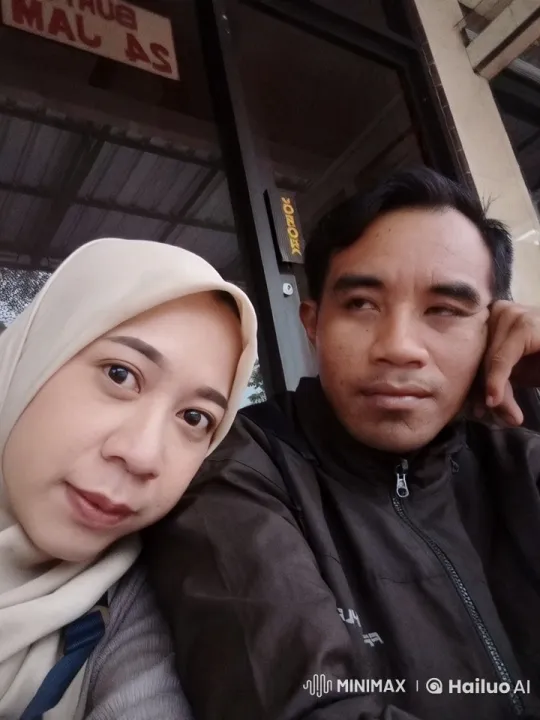 Affectionate Moment Between Two Individuals at a Bus Stop – AI Generated Video | Hailuo AI