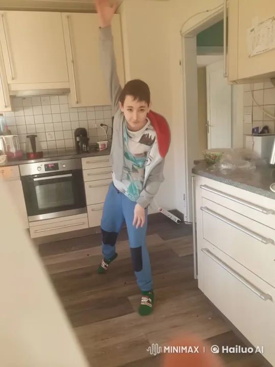 Young Person in Dynamic Flight Scene Rendered in Live2D – AI Generated Video | Hailuo AI