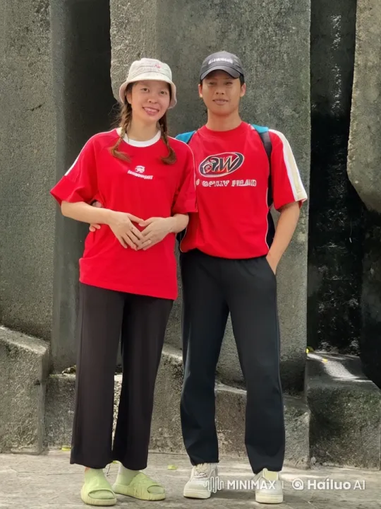 Dynamic Kung Fu Duo Showcases Martial Arts Mastery – AI Generated Video | Hailuo AI