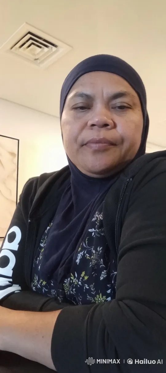 Woman Sitting with Tiger on Shoulder – AI Generated Video | Hailuo AI