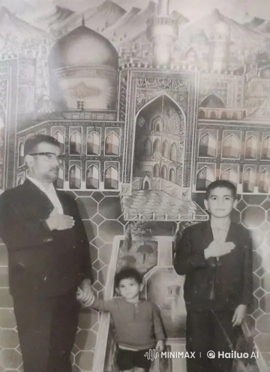 Family Embrace in Ornate Setting – AI Generated Video | Hailuo AI