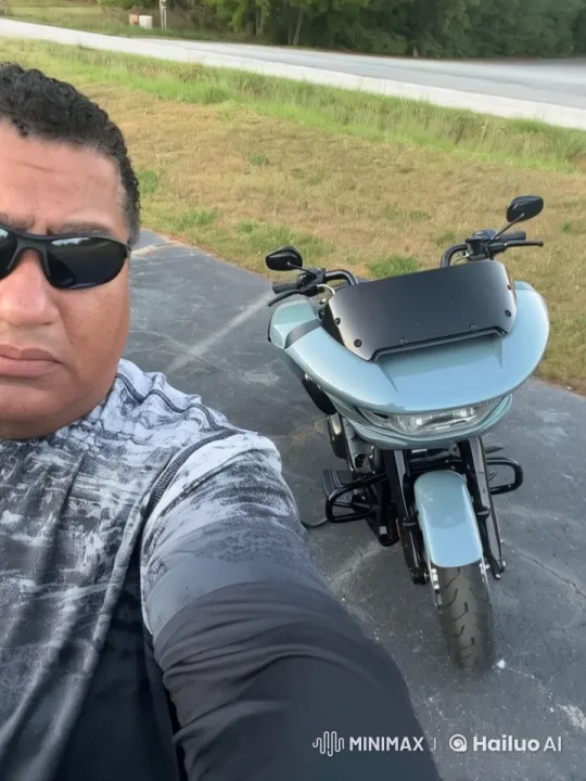Man Escapes on Motorcycle as Police Approach – AI Generated Video | Hailuo AI